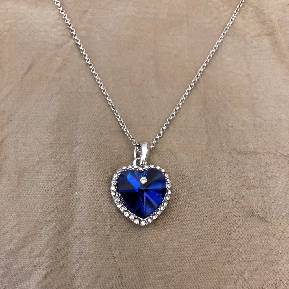 18K WGP Swarovski Elements heart pendant necklace